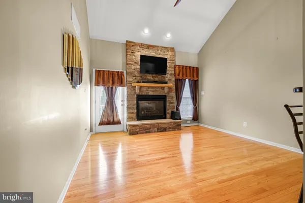 Property Slideshow image 3 of 43 | 433 pierce run, Newark, DE, 19702