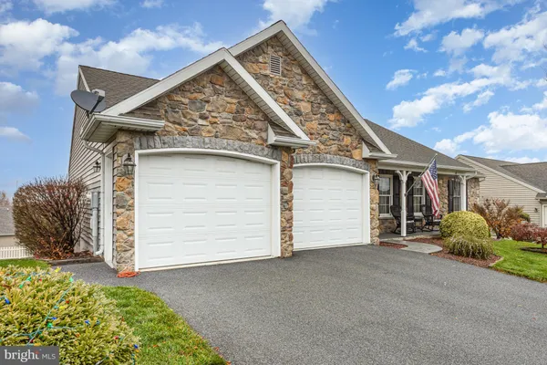 Property Slideshow image 3 of 33 | 714 heather rdg, Manheim, PA, 17545