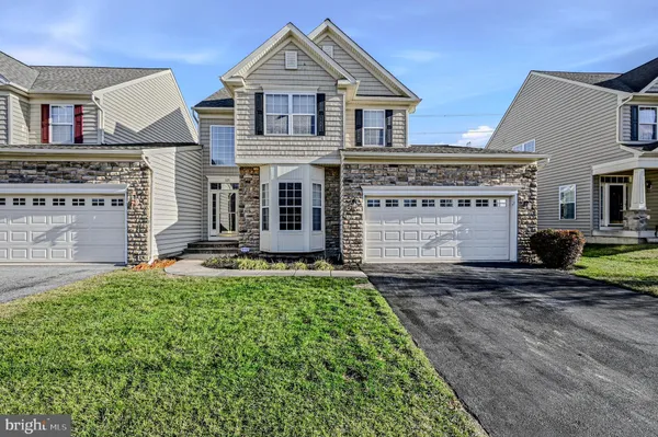 Property Slideshow image 2 of 42 | 325 pierce run, Newark, DE, 19702