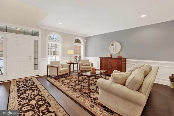 Property Slideshow image 3 of 50 | 35 rittenhouse cir, Newtown, PA, 18940