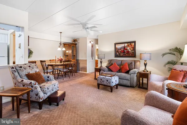 Property Slideshow image 3 of 16 | 64003 delaire landing rd 3, Philadelphia, PA, 19114