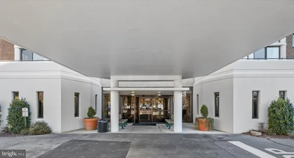 Property Slideshow image 3 of 35 | 15107 interlachen dr 2-725, Silver Spring, MD, 20906