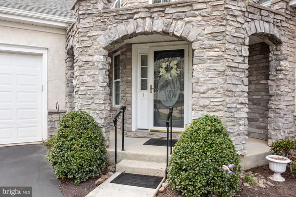 Property Slideshow image 3 of 41 | 1136 maxwell mnr, Warwick, PA, 18974