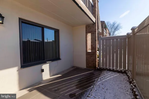 Property Slideshow image 2 of 16 | 64003 delaire landing rd 3, Philadelphia, PA, 19114