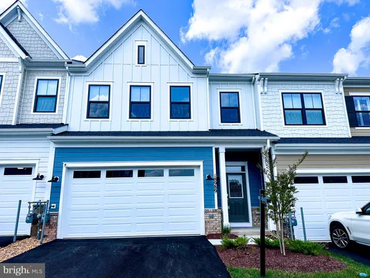 Property Slideshow image 2 of 27 | 18989 coral reef sq, Leesburg, VA, 20176