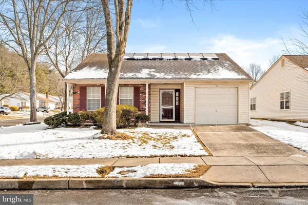 Property Slideshow image 2 of 30 | 2 fernwood ct, Columbus, NJ, 08022