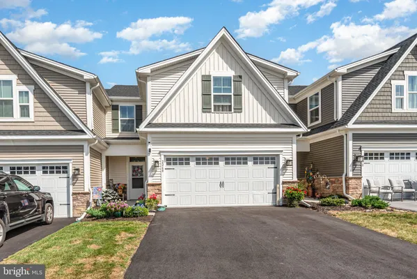 Property Slideshow image 2 of 43 | 2268 caroline ln, Harrisburg, PA, 17110