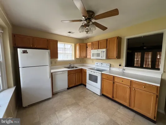 Property Slideshow image 3 of 17 | 243 wagon wheel ln, Columbus, NJ, 08022