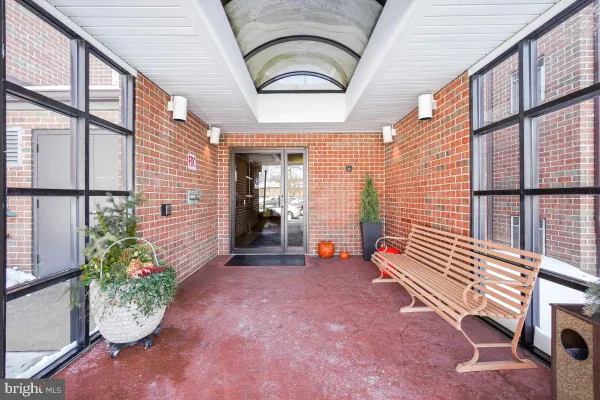 Property Slideshow image 3 of 30 | 15301 beaverbrook ct apt 2c, Silver Spring, MD, 20906