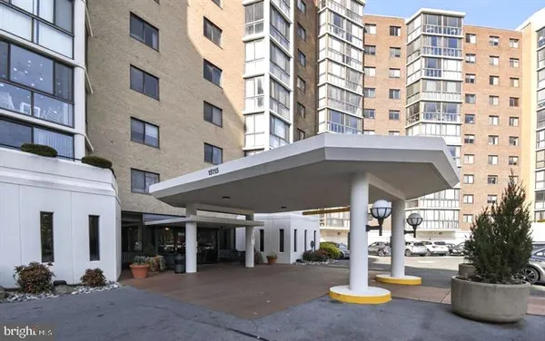 Property Slideshow image 2 of 13 | 15115 interlachen dr 3-812, Silver Spring, MD, 20906