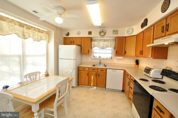 Property Slideshow image 3 of 25 | 42 clifford ct, Mount Laurel, NJ, 08054