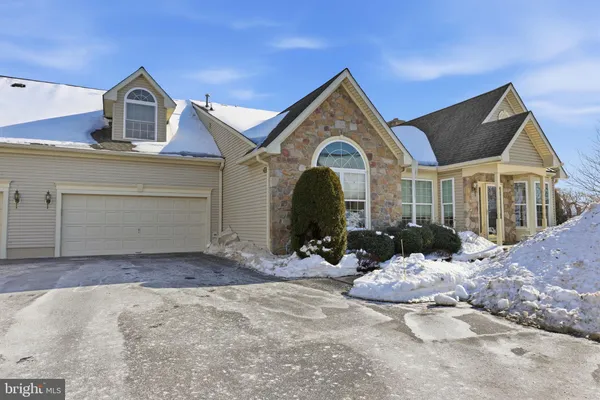 Property Slideshow image 3 of 40 | 212 shady brook dr 283, Langhorne, PA, 19047