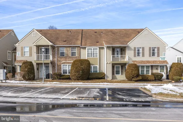 Property Slideshow image 2 of 28 | 3522 neils ct b, Mount Laurel, NJ, 08054