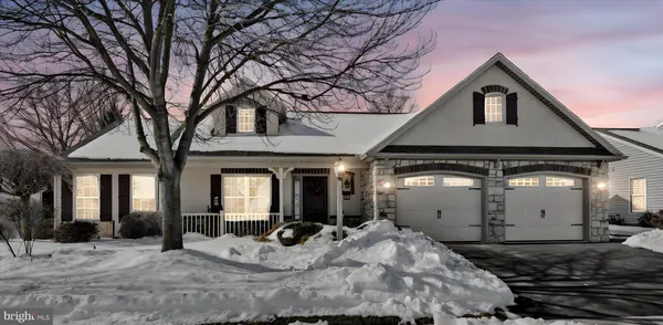 Property Slideshow image 2 of 38 | 820 cambridge dr, Manheim, PA, 17545