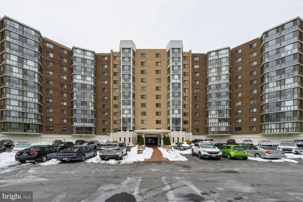 Property Slideshow image 2 of 46 | 15115 interlachen dr 3-812, Silver Spring, MD, 20906