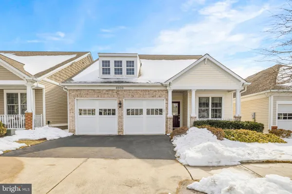 Property Slideshow image 2 of 62 | 8909 yellow daisy pl, Lorton, VA, 22079