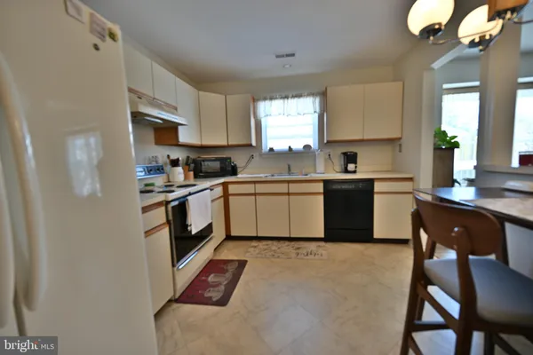 Property Slideshow image 2 of 41 | 306 hilltop ln, Columbus, NJ, 08022