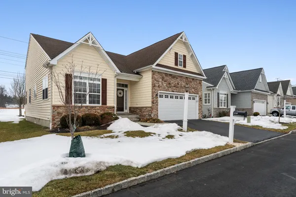 Property Slideshow image 2 of 43 | 4349 meadowridge ln, Collegeville, PA, 19426