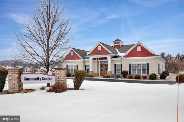 Property Slideshow image 3 of 32 | 924 sweetbay ln, Lebanon, PA, 17046