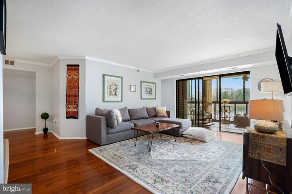 Property Slideshow image 3 of 49 | 15100 interlachen dr 4-407, Silver Spring, MD, 20906