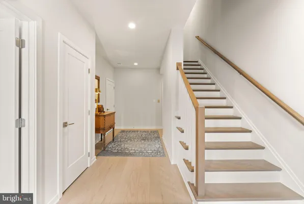 Property Slideshow image 3 of 40 | 19899 harrison trace ter, Ashburn, VA, 20147