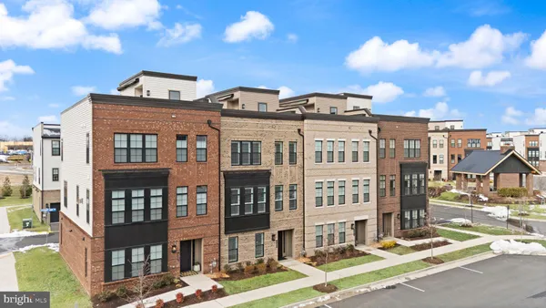 Property Slideshow image 2 of 40 | 19899 harrison trace ter, Ashburn, VA, 20147