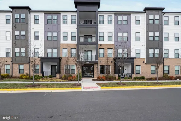 Property Slideshow image 2 of 39 | 23639 golden embers sq 105, Ashburn, VA, 20148