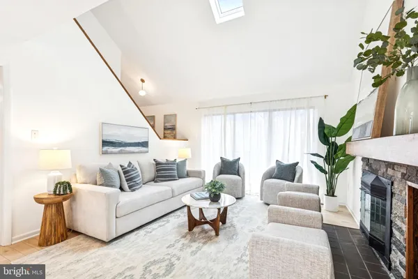 Property Slideshow image 2 of 31 | 2729 poplar ln, Annapolis, MD, 21401