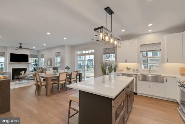 Property Slideshow image 3 of 6 | 29 cedar cir 15, Levittown, PA, 19055