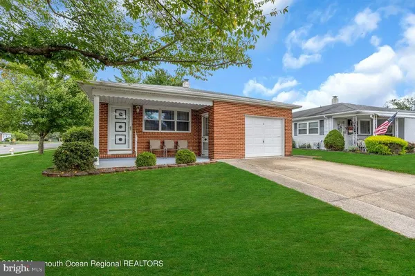 Property Slideshow image 2 of 37 | 2 taj mahal ct, Toms River, NJ, 08757