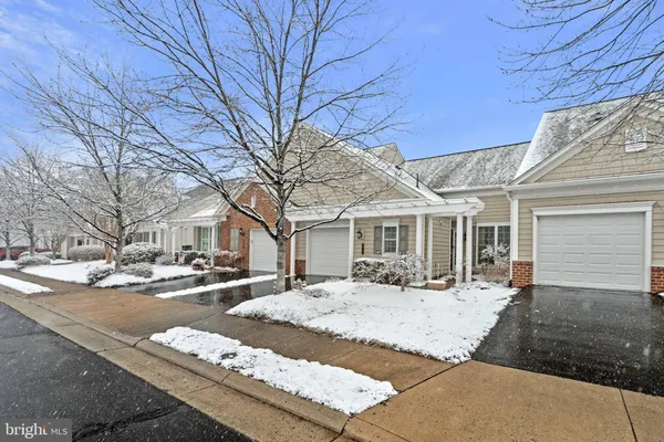 Property Slideshow image 3 of 28 | 44442 oakmont manor sq, Ashburn, VA, 20147