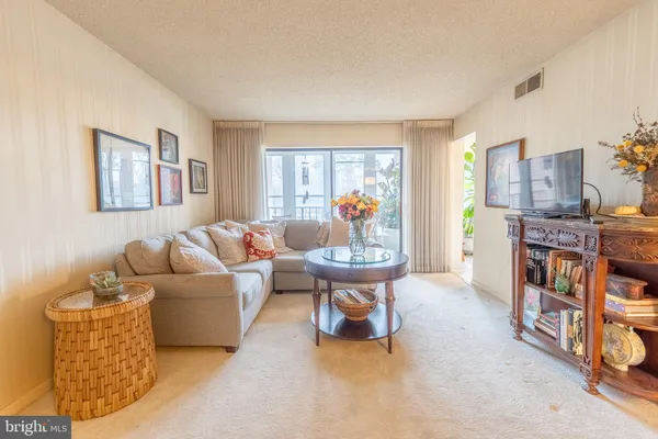 Property Slideshow image 3 of 21 | 15300 beaverbrook ct 88-2k, Silver Spring, MD, 20906