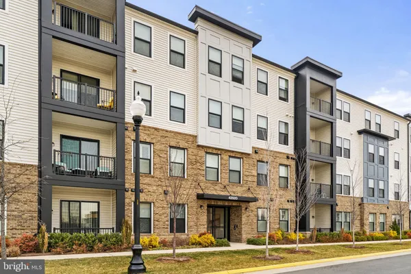 Property Slideshow image 2 of 68 | 42920 firefly sonata ter 201, Ashburn, VA, 20148