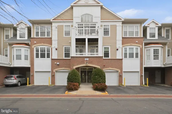 Property Slideshow image 2 of 38 | 7871 rolling woods ct 1104, Springfield, VA, 22152