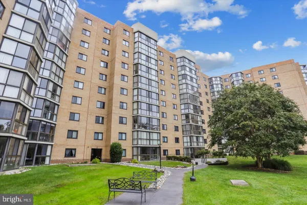 Property Slideshow image 3 of 9 | 3330 n leisure world blvd 5-415, Silver Spring, MD, 20906