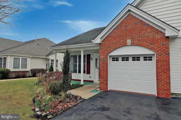 Property Slideshow image 3 of 34 | 265 meadowlark dr, Hamilton, NJ, 08690