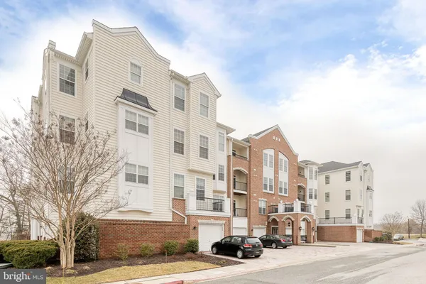 Property Slideshow image 2 of 28 | 7305 brookview rd 308, Elkridge, MD, 21075