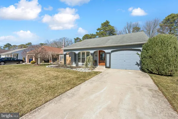 Property Slideshow image 2 of 26 | 20 buxton ct, Southampton, NJ, 08088