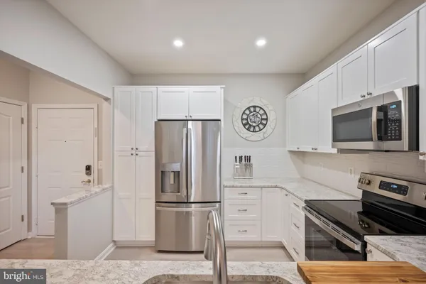 Property Slideshow image 2 of 54 | 7315 maplecrest rd 205, Elkridge, MD, 21075