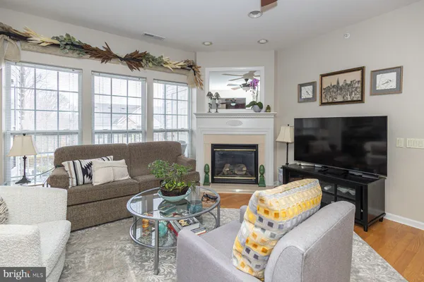 Property Slideshow image 3 of 25 | 200 evodia cir 204, Warrington, PA, 18976