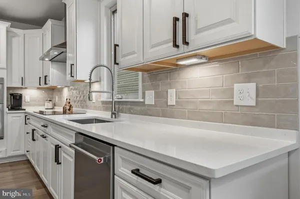 Property Slideshow image 3 of 54 | 46337 reddish knob dr, Sterling, VA, 20164