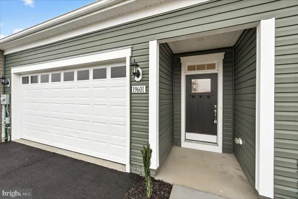 Property Slideshow image 3 of 32 | 19601 lavender ln, Hagerstown, MD, 21742