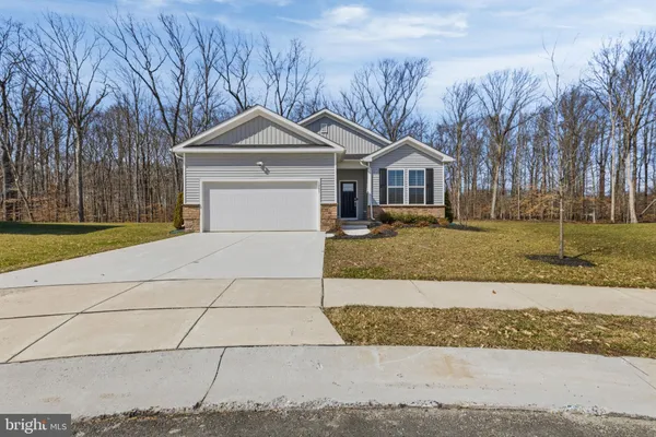 Property Slideshow image 3 of 3 | 1001 shannon falls dr, Newark, DE, 19702