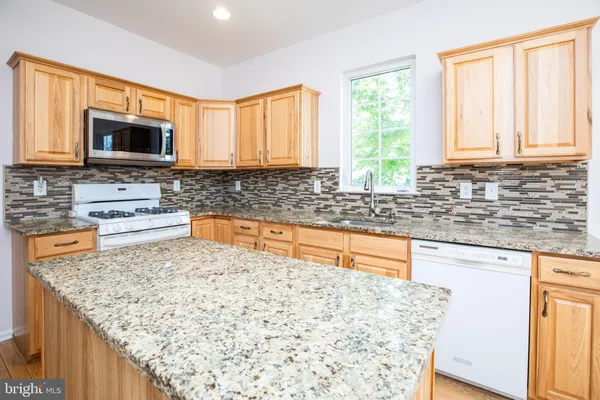 Property Slideshow image 3 of 23 | 97 hummingbird dr, Hamilton, NJ, 08690