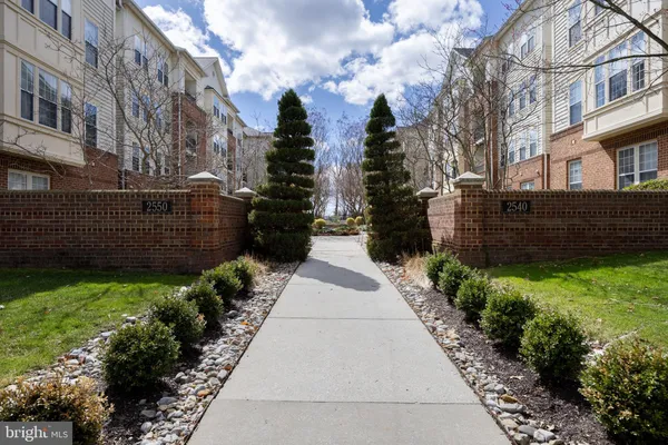 Property Slideshow image 3 of 59 | 2550 kensington gdns 303, Ellicott City, MD, 21043