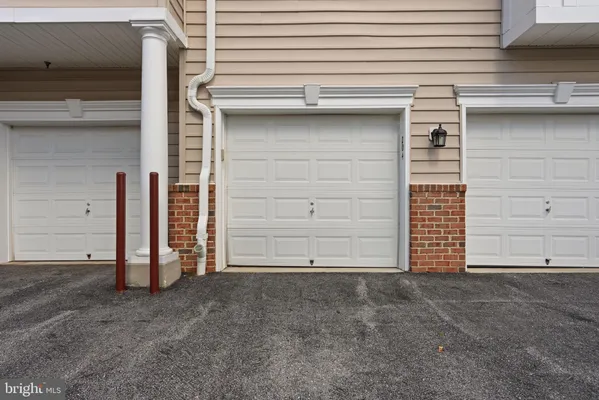 Property Slideshow image 2 of 39 | 6155 shadywood rd 204, Elkridge, MD, 21075