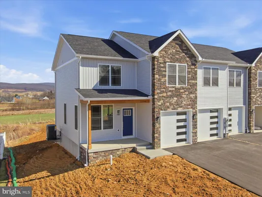Property Slideshow image 3 of 41 | 11820 mystic rock ln, Waynesboro, PA, 17268
