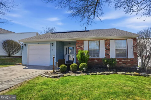 Property Slideshow image 3 of 37 | 9 deep hollow ln, Columbus, NJ, 08022