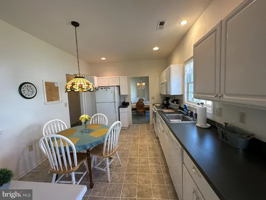 Property Slideshow image 2 of 10 | 61 wagon wheel ln, Columbus, NJ, 08022