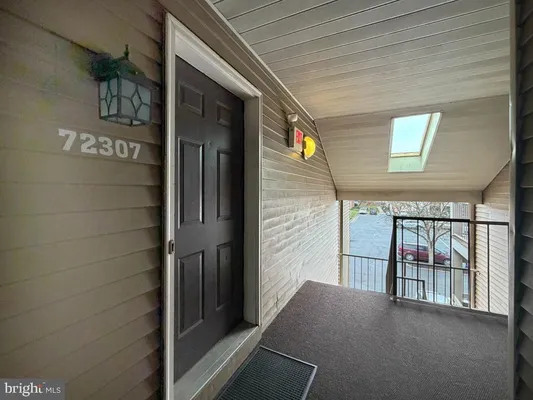 Property Slideshow image 3 of 40 | 72307 delaire landing rd 307, Philadelphia, PA, 19114